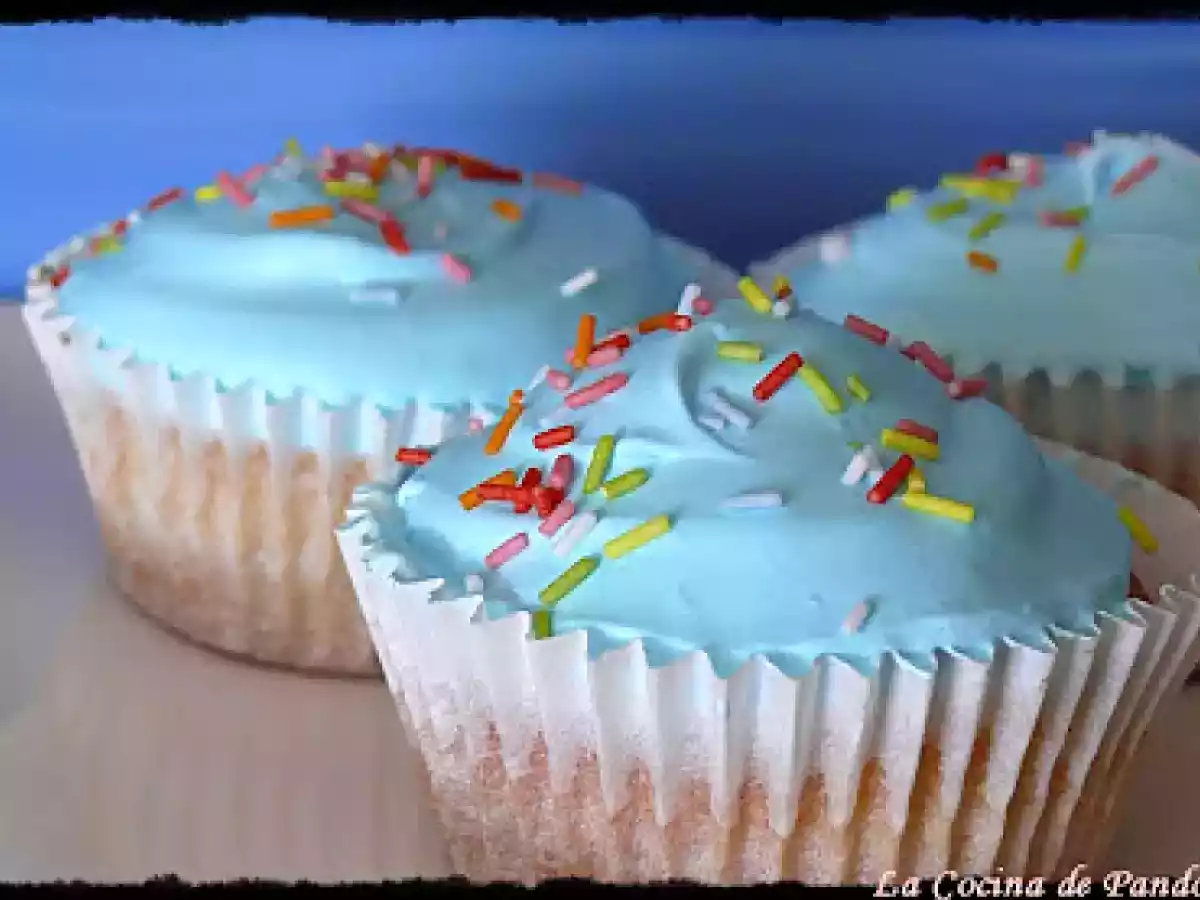 Cupcakes de vainilla con frosting de merengue suizo - foto 2