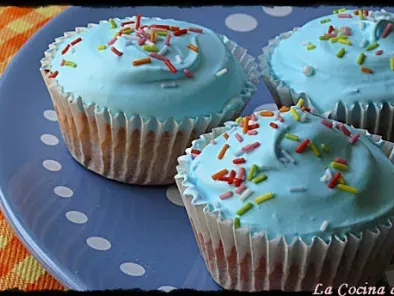 Cupcakes de vainilla con frosting de merengue suizo