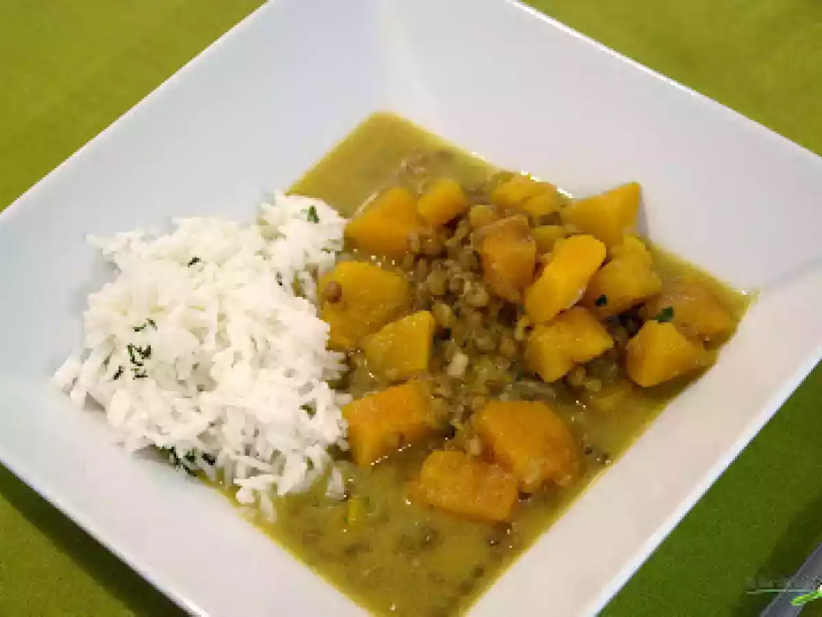 Curry caldoso de lentejas y calabaza
