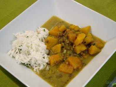 Curry caldoso de lentejas y calabaza