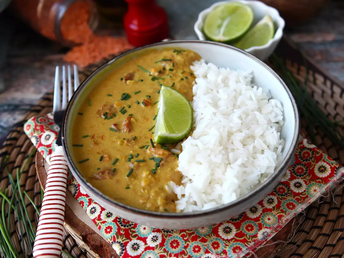 Curry de lentejas rojas con leche de coco: una receta fácil y cremosa
