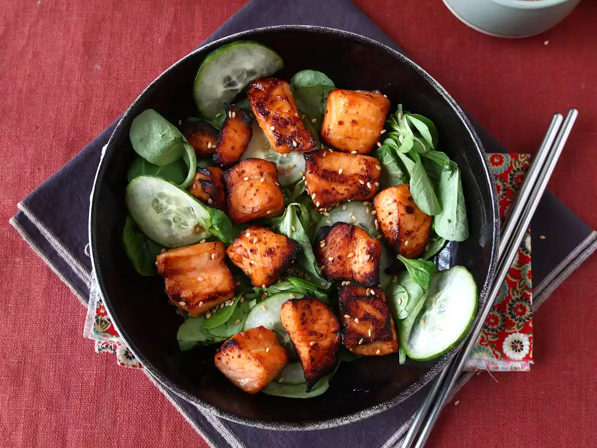 Dados de salmón crujientes con marinada asiática en freidora de aire - foto 3