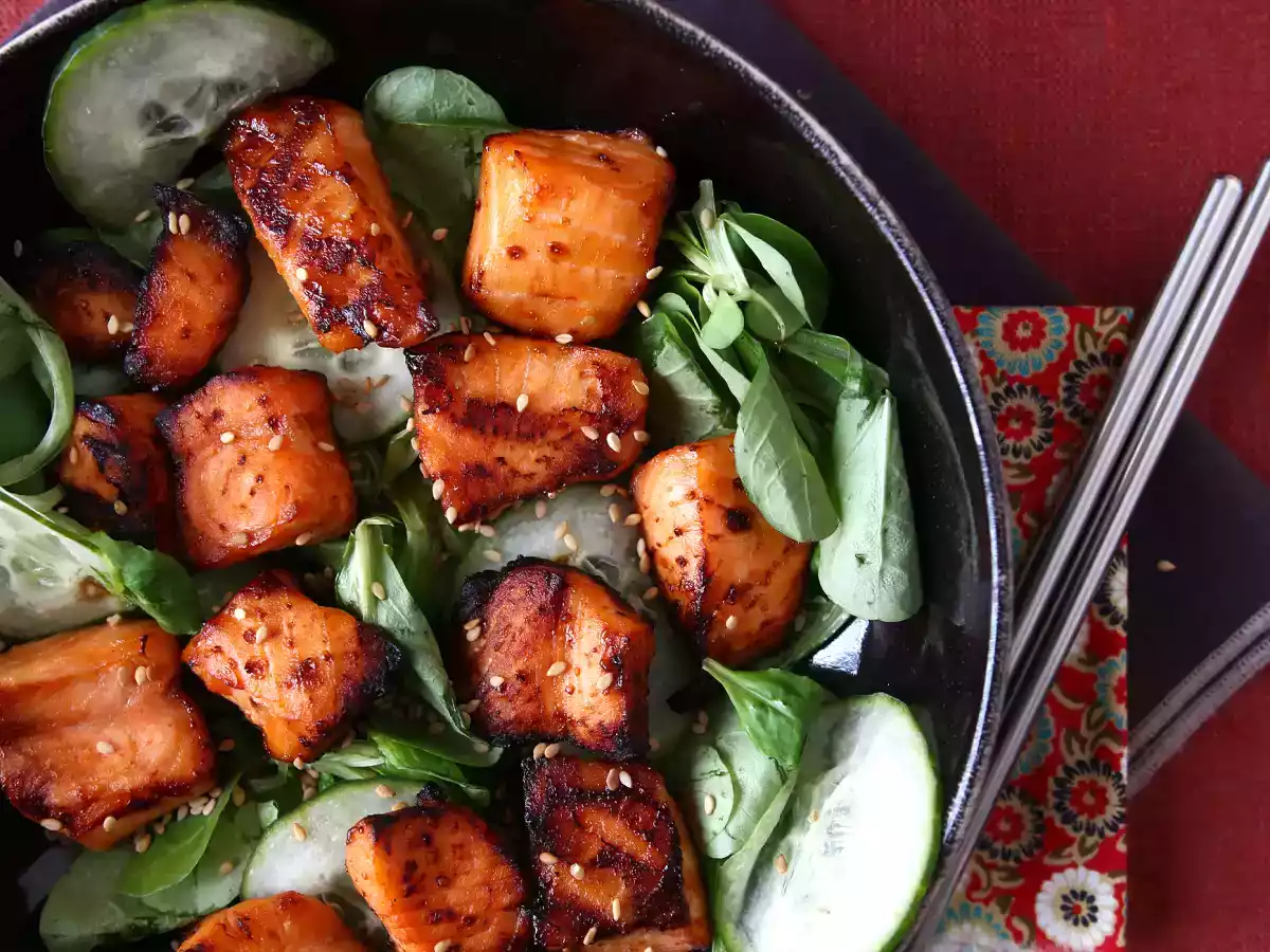 Dados de salmón crujientes con marinada asiática en freidora de aire - foto 4