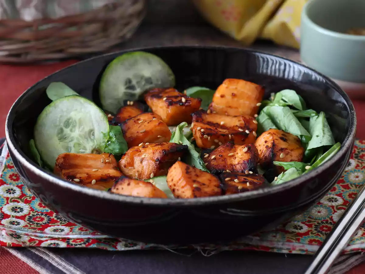 Dados de salmón crujientes con marinada asiática en freidora de aire - foto 5