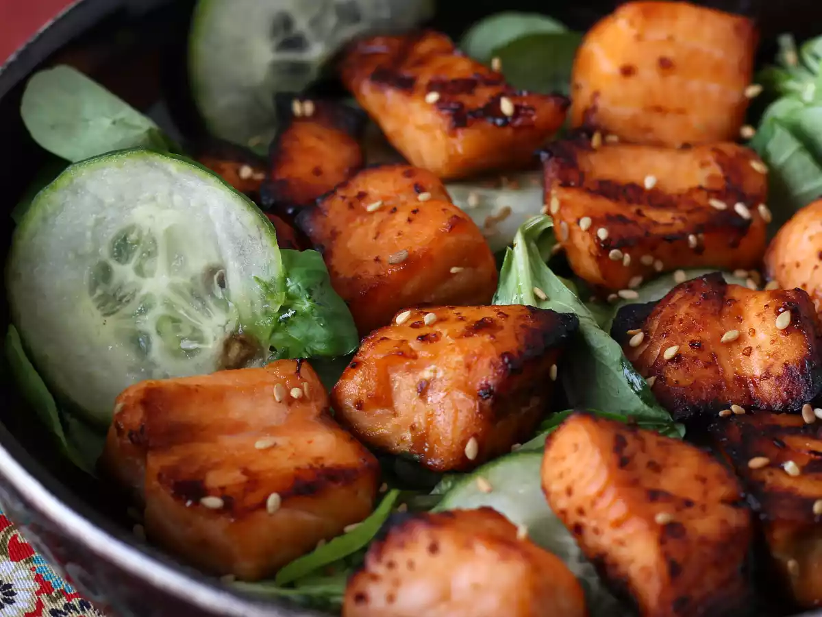 Dados de salmón crujientes con marinada asiática en freidora de aire - foto 6