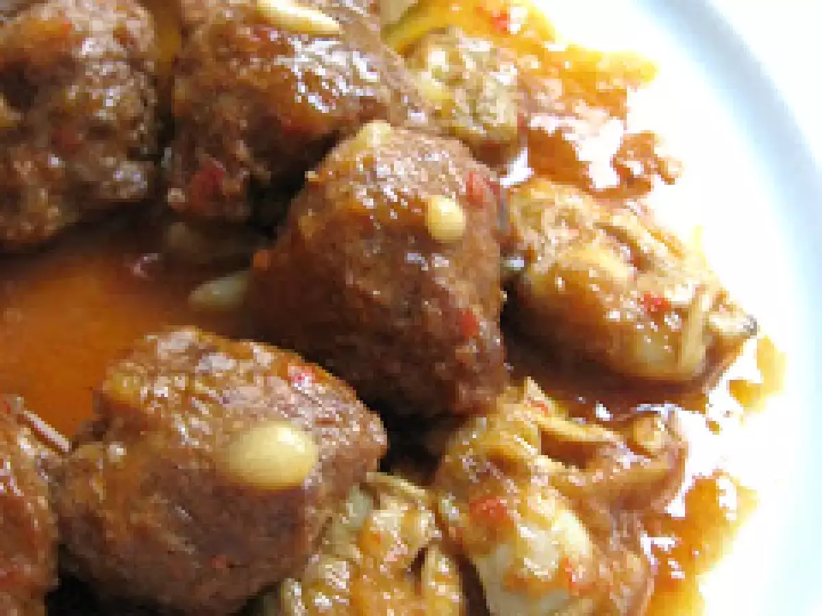 DE 5 TENEDORES: BOCADOS DE RETINTO EN SALSA CON ALMEJAS