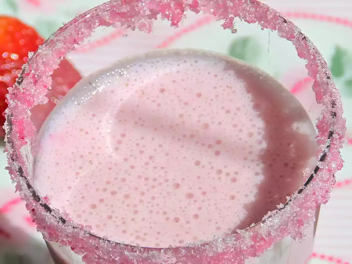 Decorar bordes de vasos con azúcar de colores