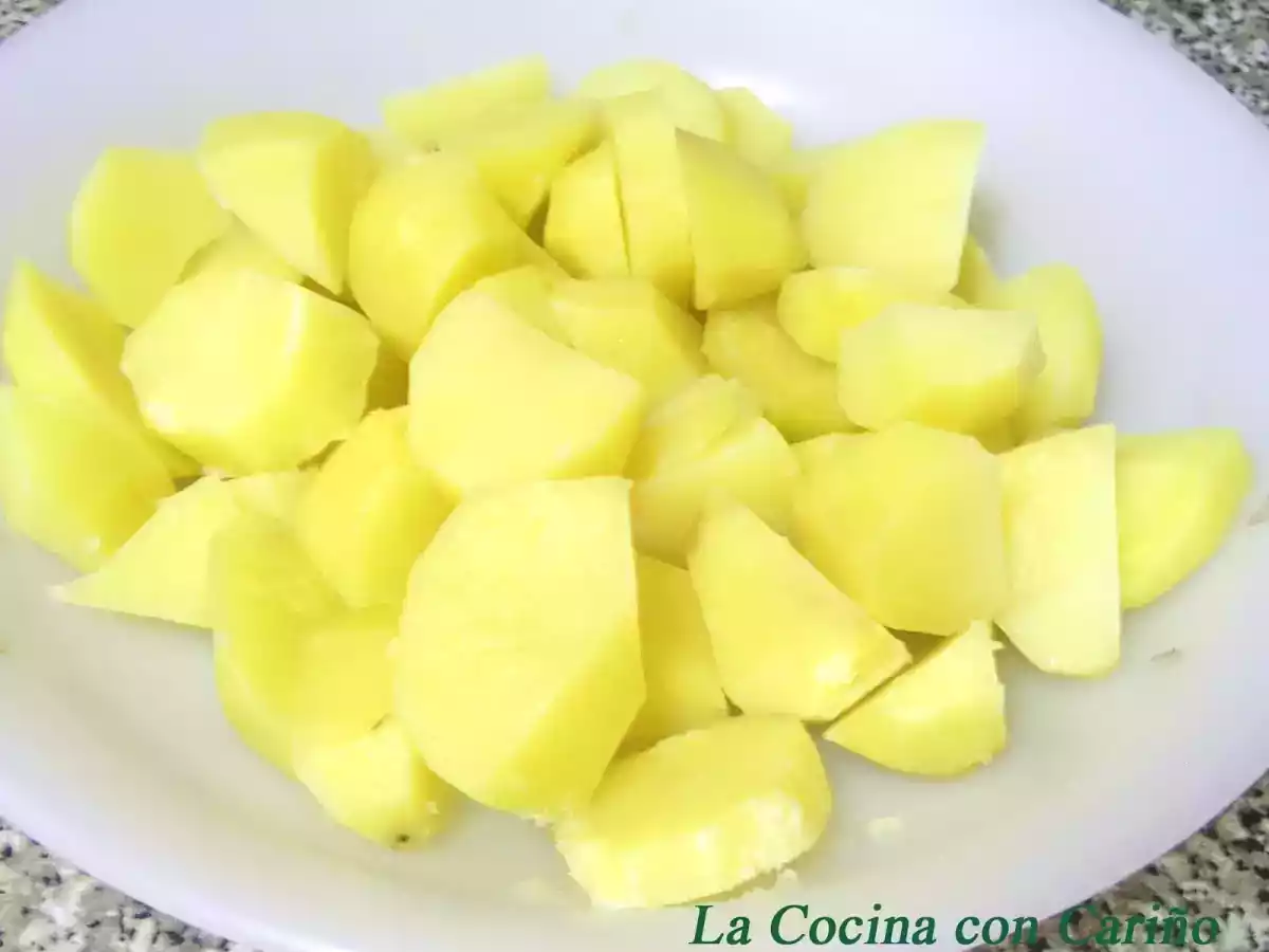 Delicias fritas de patata y merluza - foto 2