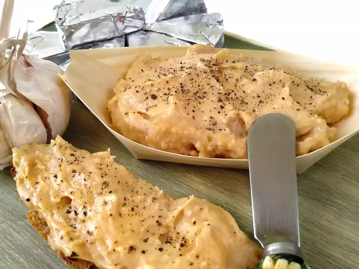 Dip de ajo asado y quesitos, sin complicaciones