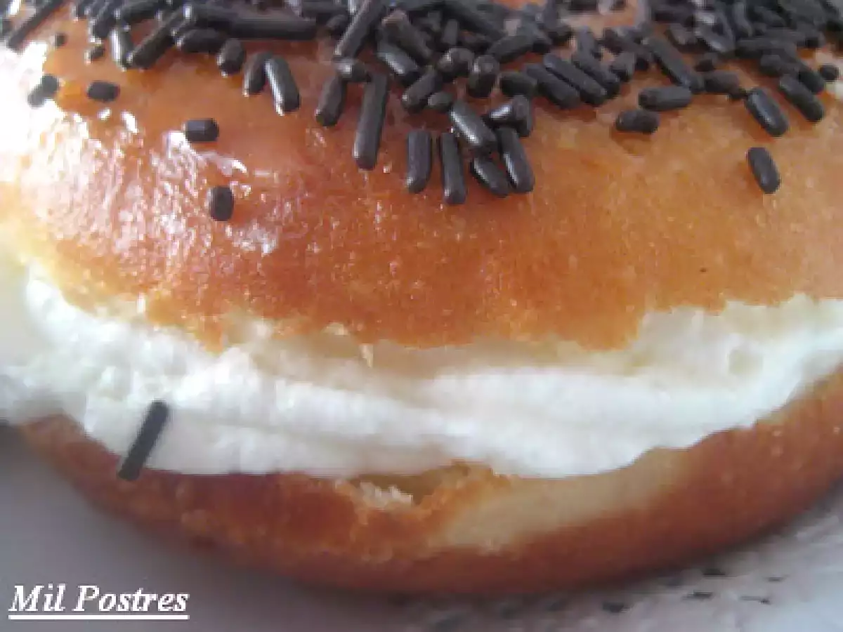 Donas rellenas de nata. ¡¡ Qué ricas!!