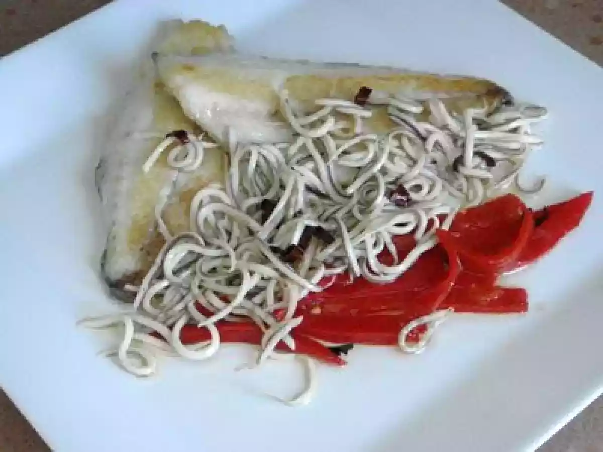 Dorada con gulas al ajillo