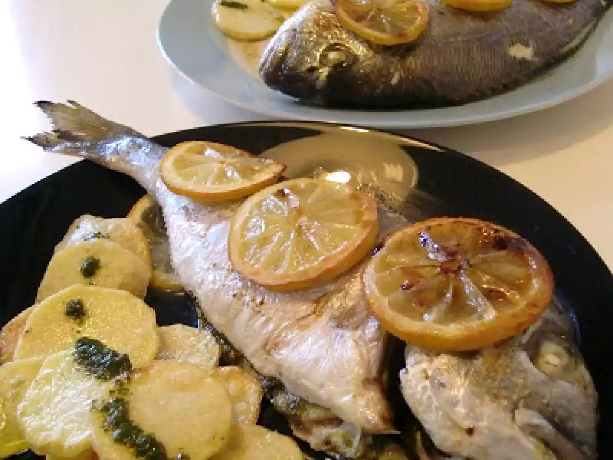 Dorada con limón y rellena de pesto, al horno