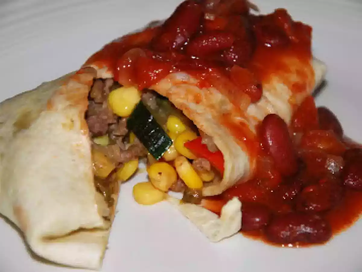 El inventor71: tortillas rellenas de carne con salsa de frijoles