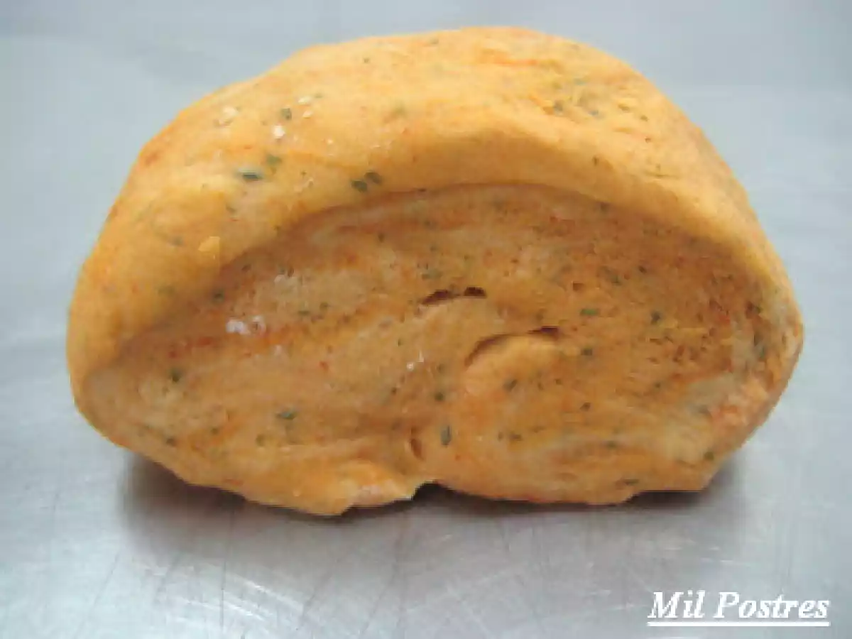 El pan nuestro de cada mes: Pan de Pimentón de la Vera y perejil.