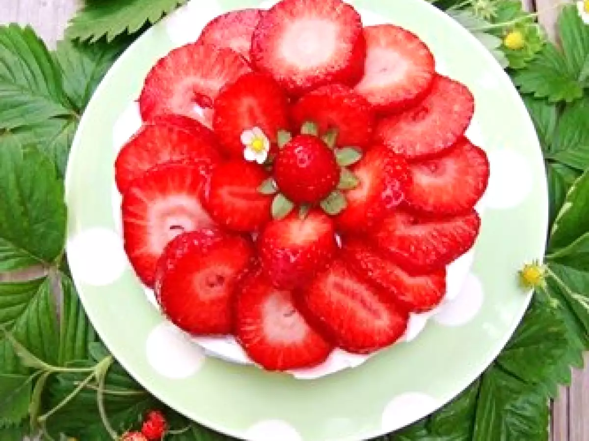 El retorno: pastel de queso con fresas y albahaca
