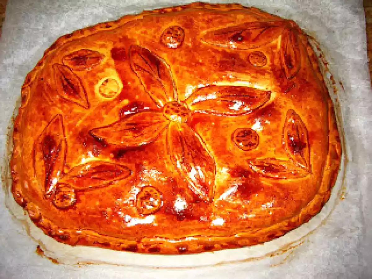 Empanada de atún con masa de naranja