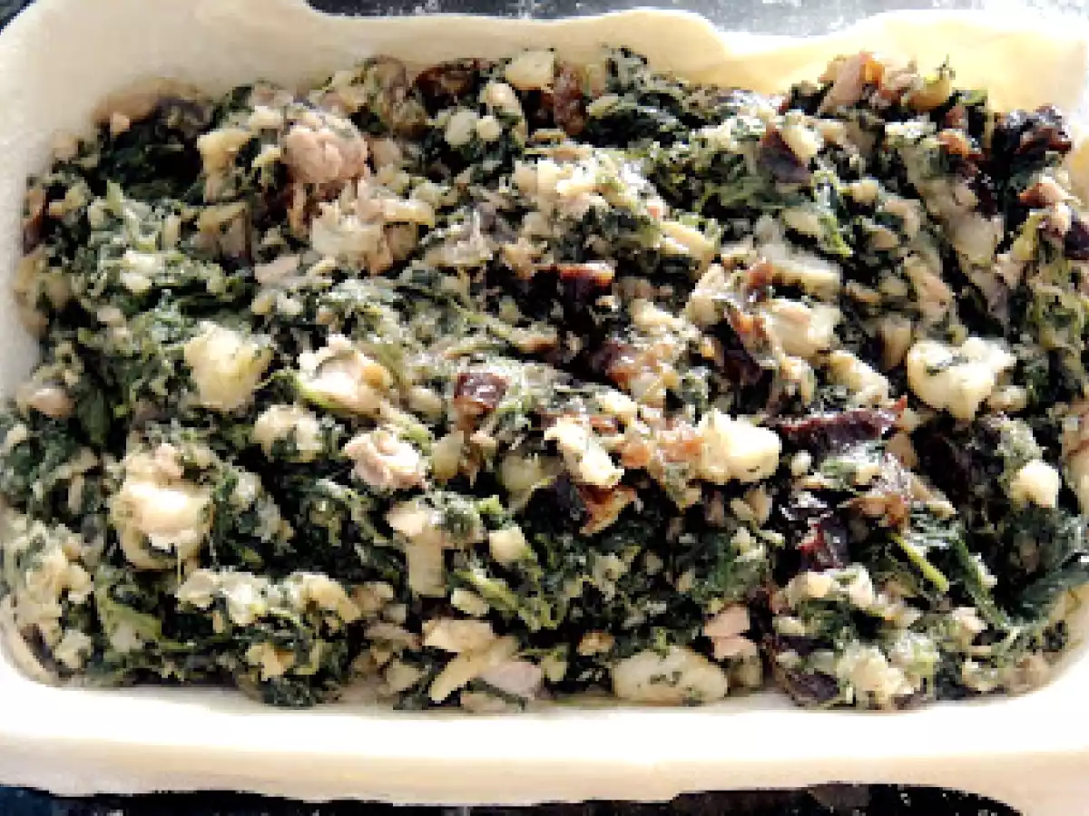 Empanada de bacalao con espinacas y ciruelas (con masa casera) - foto 3