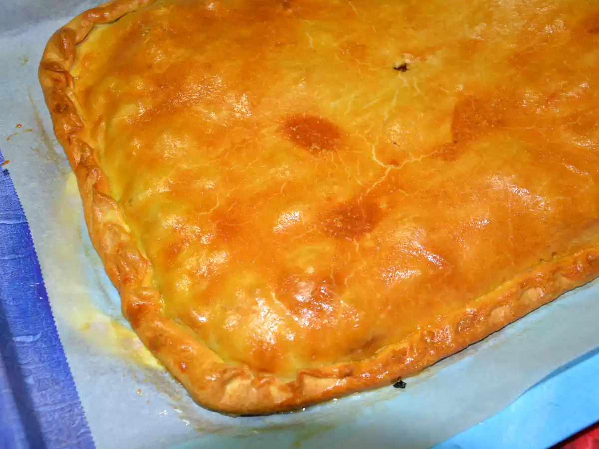 Empanada de bacalao con pasas - foto 2