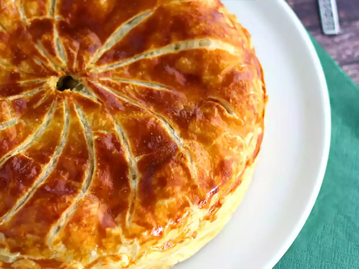 Empanada de gallina guinea con salsa - foto 3