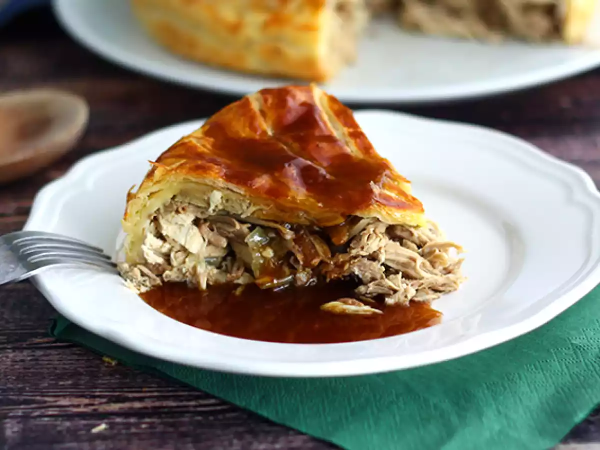 Empanada de gallina guinea con salsa - foto 4
