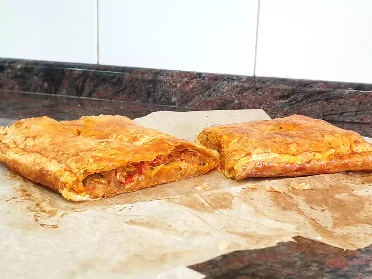 Empanada de hojaldre con atún