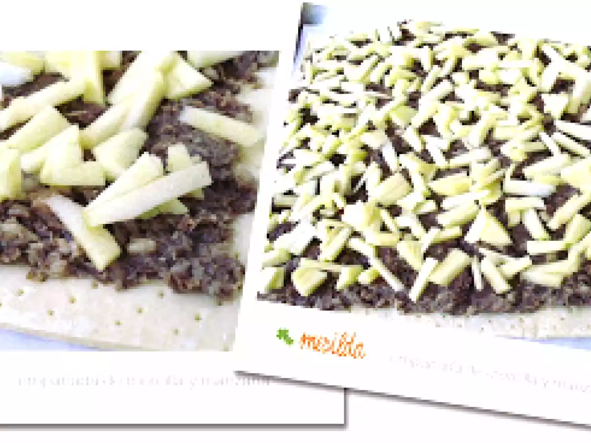 EMPANADA DE HOJALDRE, MORCILLA Y MANZANA