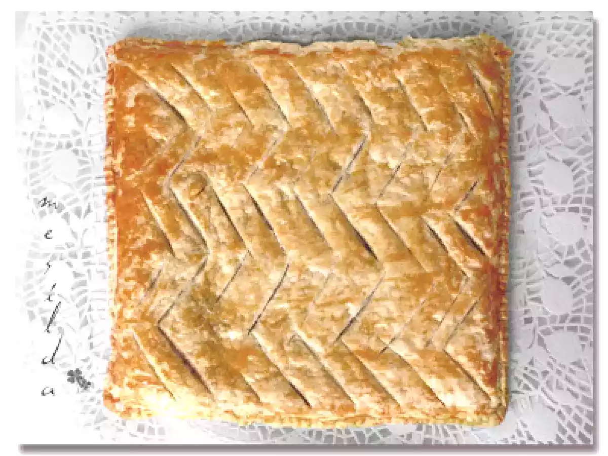 EMPANADA DE HOJALDRE, MORCILLA Y MANZANA - foto 5