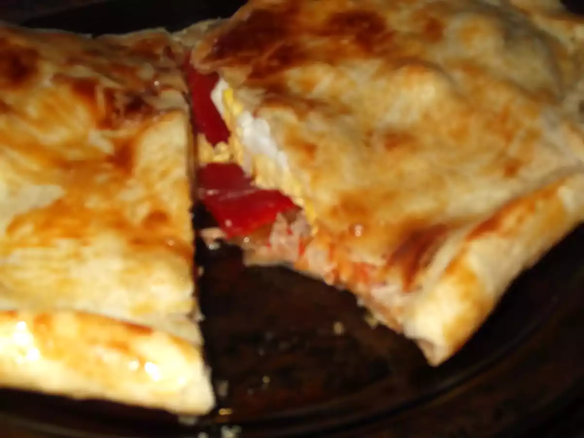 Empanada de ventresca y pimientos