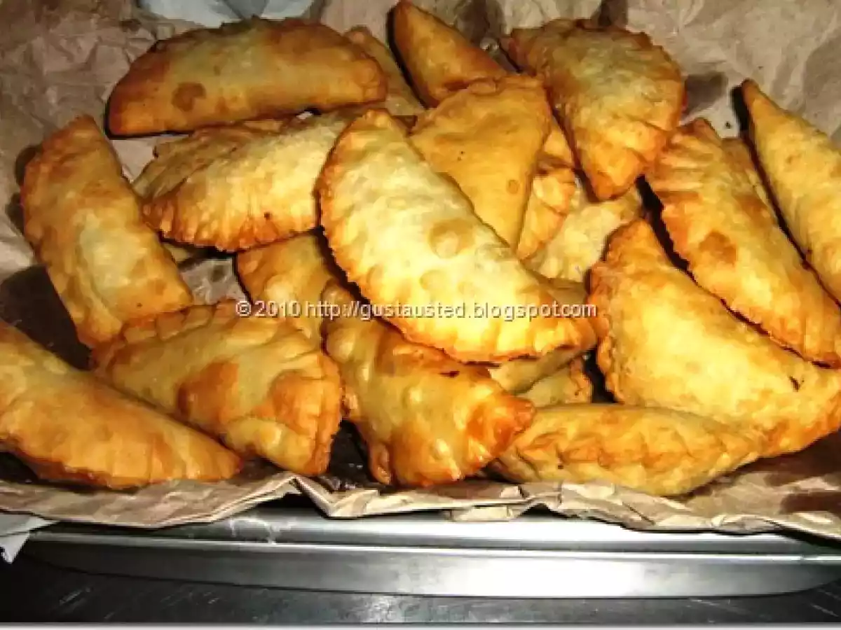 EMPANADAS ESTILO ARGENTINO Rellenas de picadillo son fritas.- Receta - foto 2