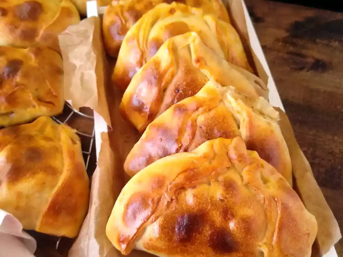 Empanadillas chilenas, versión con carne picada {en panificadora y horneadas}
