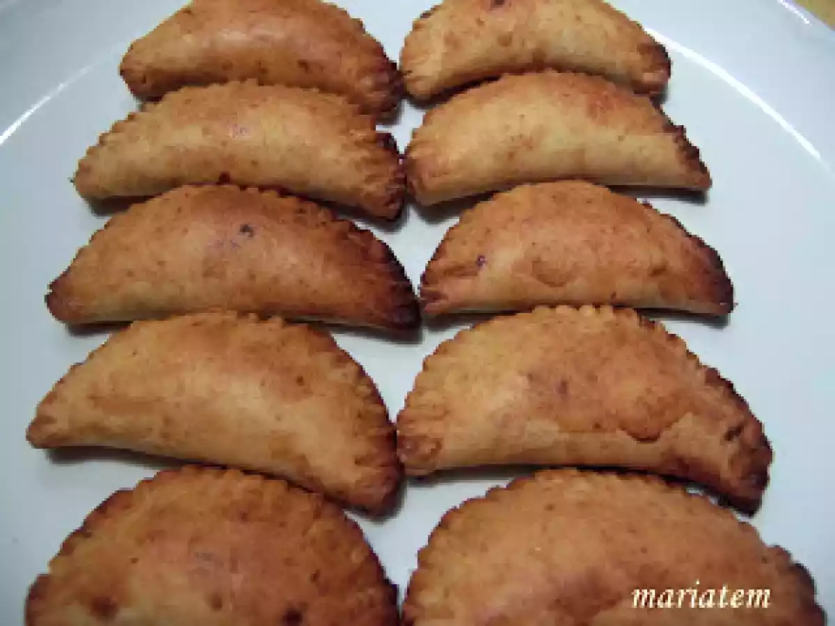 Empanadillas de atún y cebolla (th.)