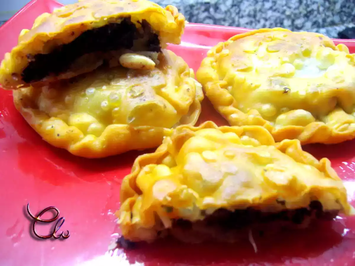 Empanadillas de morcilla y pera