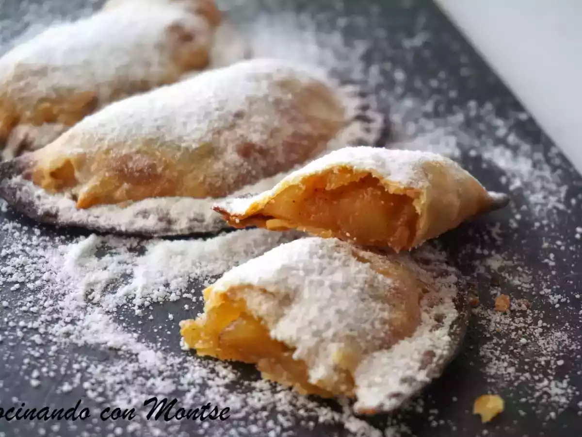 Empanadillas rellenas de manzana