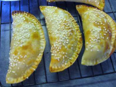 Empanaditas y pastelitos individuales de atun