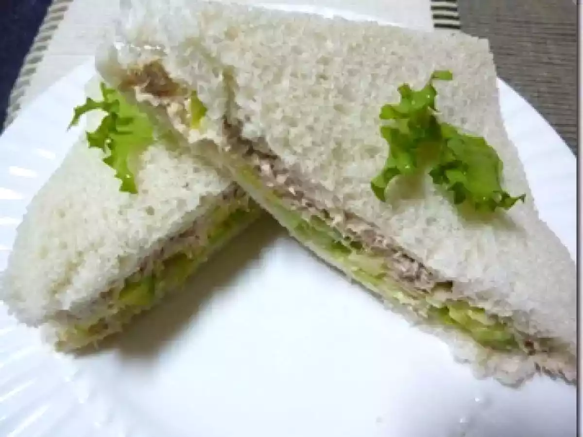 Emparedado de atún