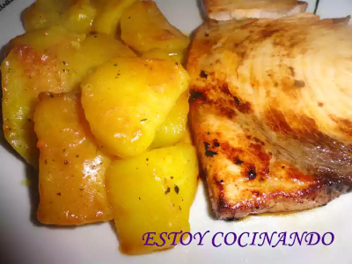 Emperador al pimentón con limón y patatas al azafrán - foto 2