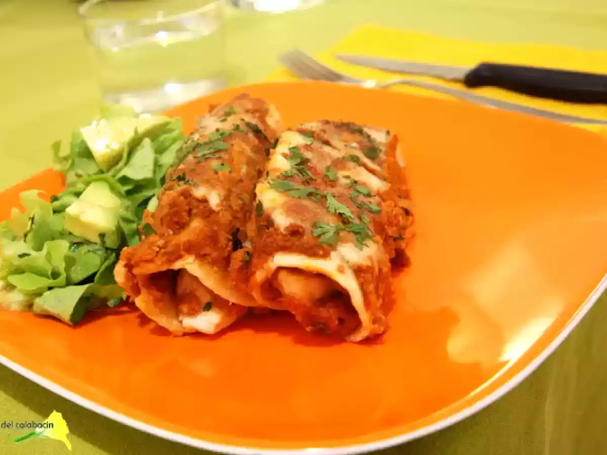 Enchiladas de pollo con mole poblano y tortillas caseras - foto 2