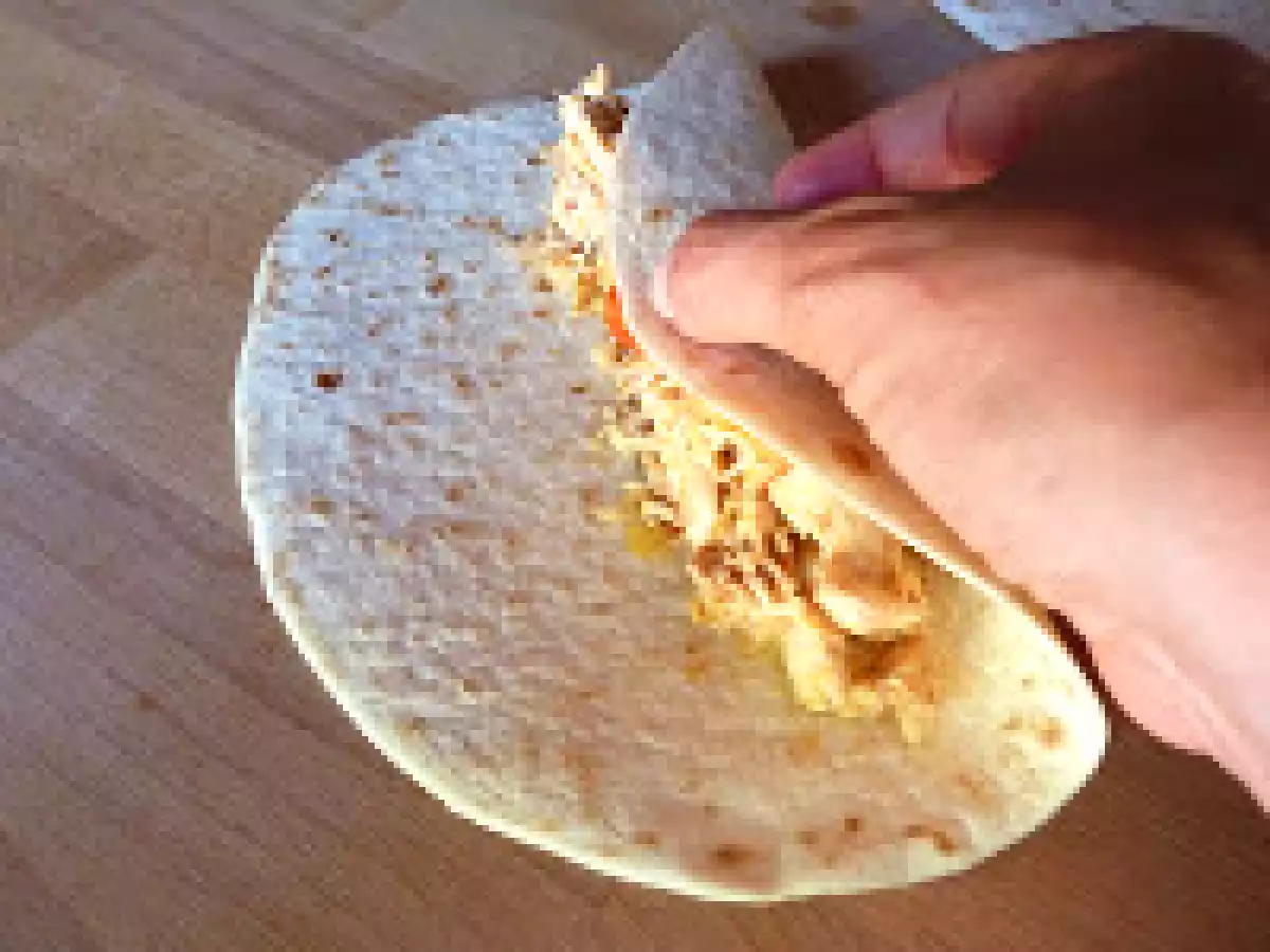 Enchiladas de pollo con salsa de cacao y chile. - foto 2