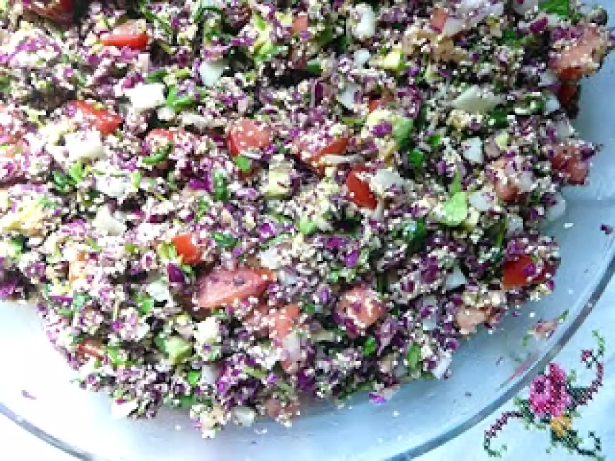 Ensalada a base de trigo burgol y repollo morado