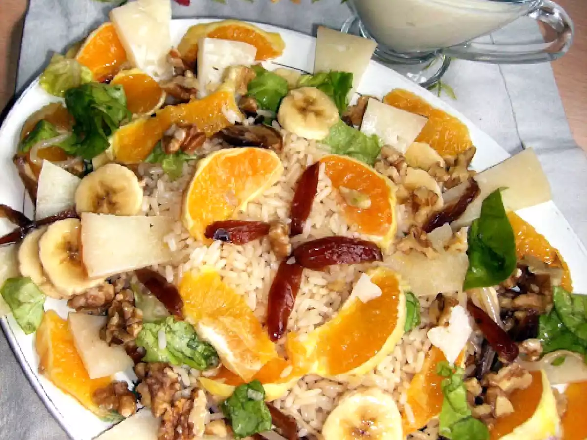 Ensalada afrutada de arroz con salsa de yogurt