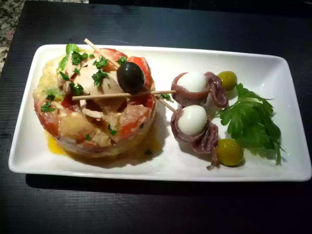 Ensalada campera con anchoas del Cantábrico y bonito del norte