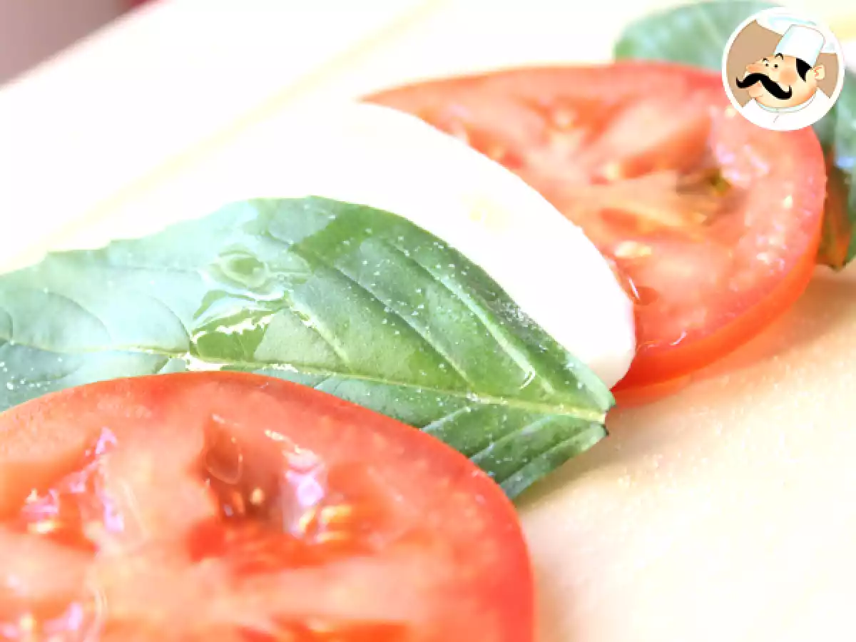 Ensalada Caprese fresca italiana - foto 3