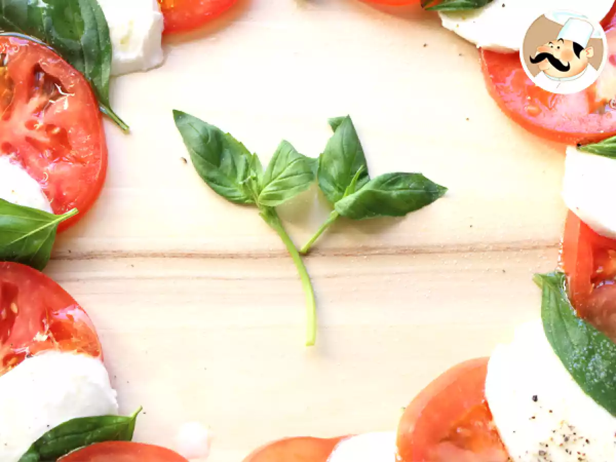 Ensalada Caprese fresca italiana - foto 4