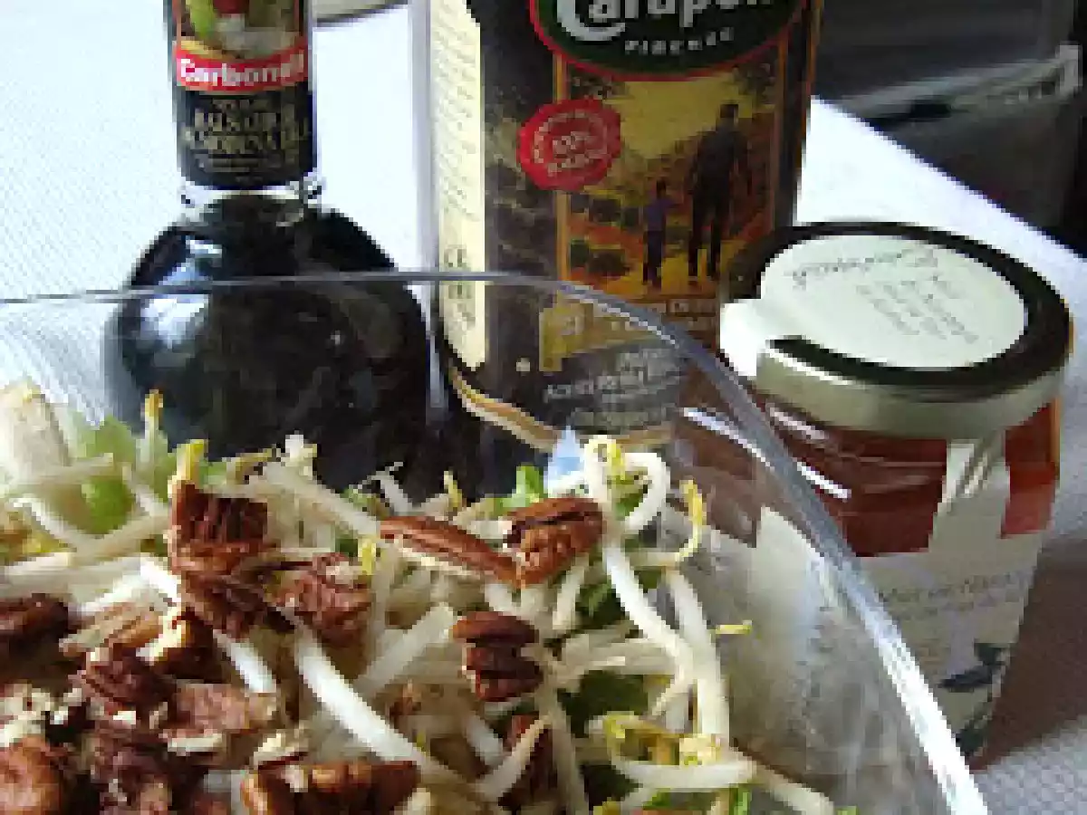Ensalada casi verde con aderezo de miel y balsámico