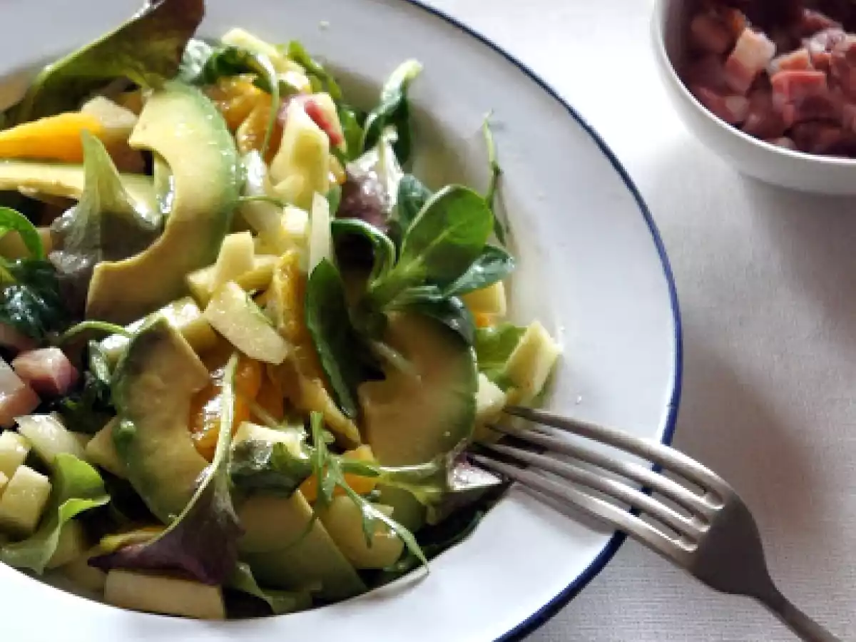 Ensalada con aguacate y lechuga