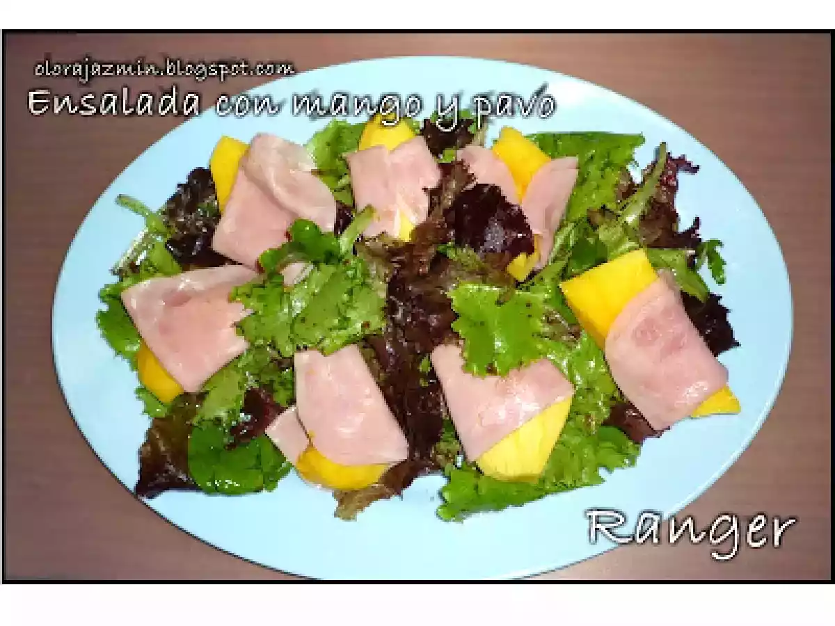 Ensalada con fruta y pavo