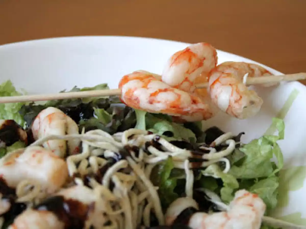 ENSALADA CON GULAS Y GAMBAS - foto 3