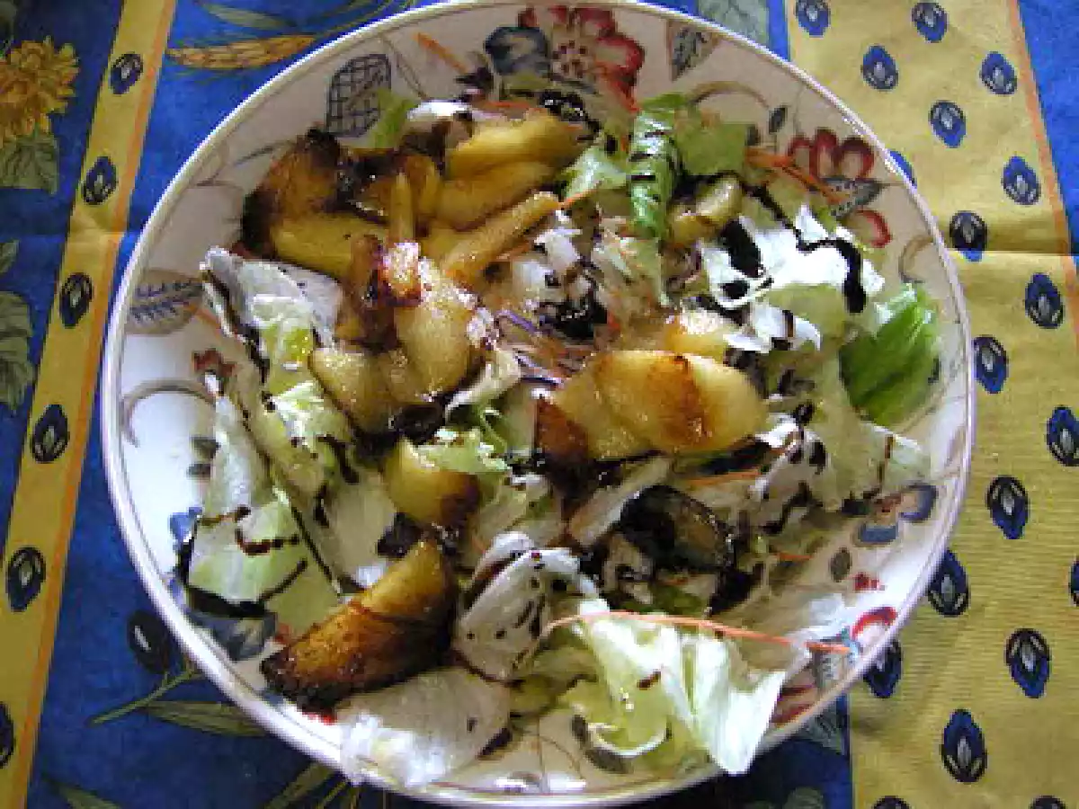 ENSALADA CON MANZANA CARAMELIZADA
