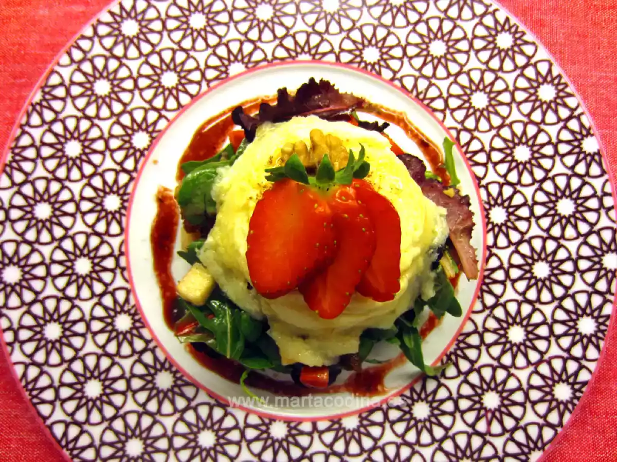 ENSALADA CON QUESO DE CABRA Y FRESAS