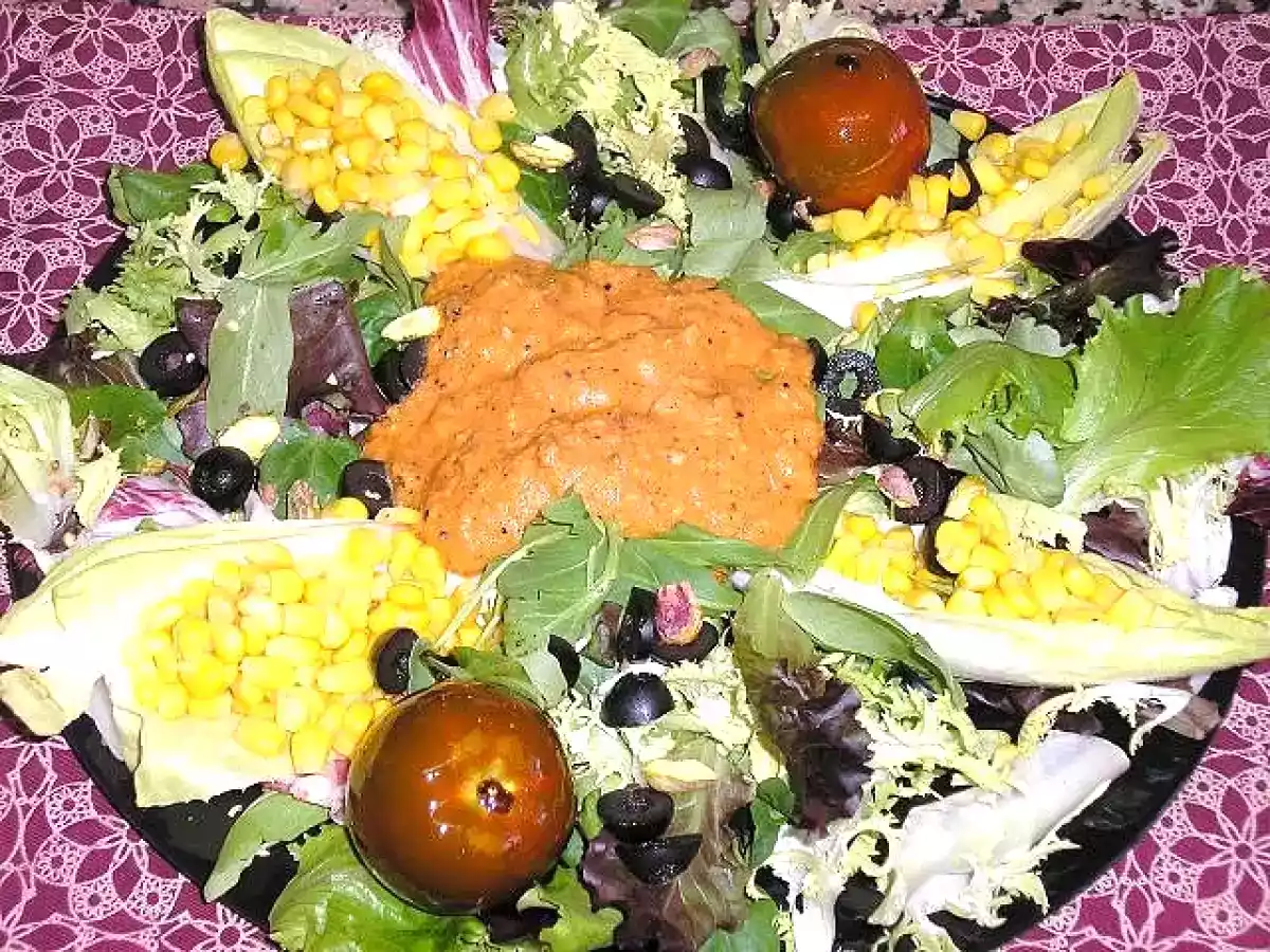 Ensalada con salsa romesco